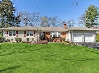 325 Linda Dr, Mountainside, NJ 07092