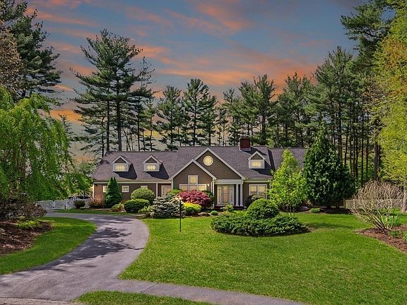 4th image of 33 Smallwood Cir