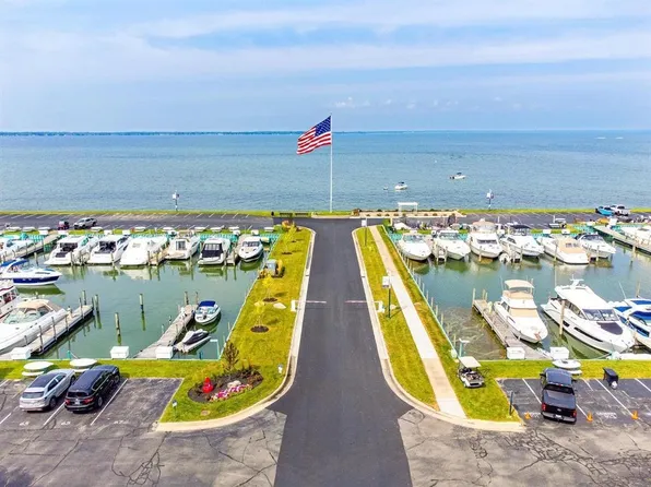 67 Sea Ray Blvd, Harrison Township, MI 48045