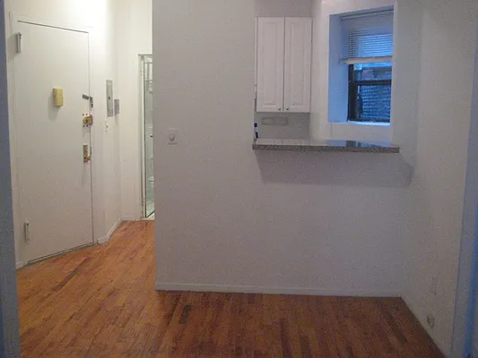 Rented by Renelli Realty Corp. | media 8