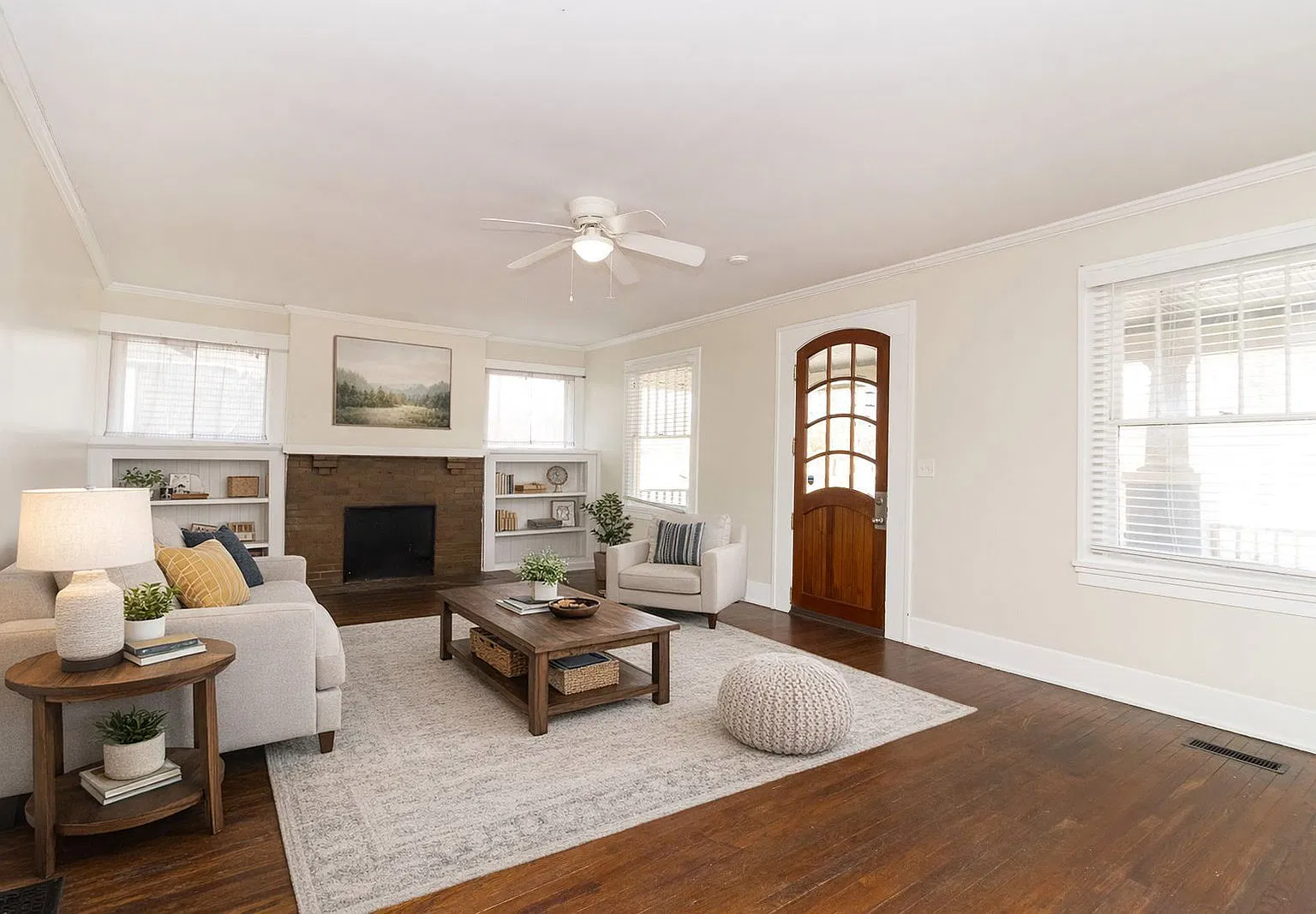 3 bed, 1.5 bath, 1582 sqft, $1,725 — Photo 1