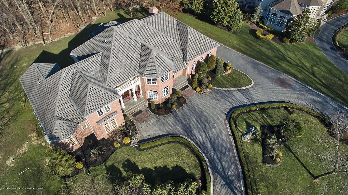 8 Lucas Ln photo 1