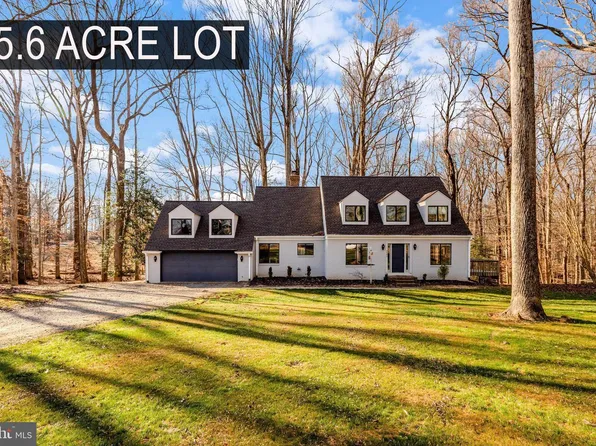 9982 Blackberry Ln, Great Falls, VA 22066