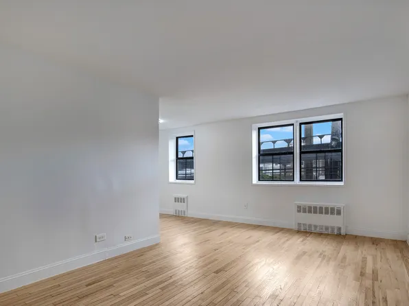 3255 Randall Avenue image 1 of 6