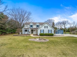 W360S2729 Scuppernong Dr, Dousman, WI 53118
