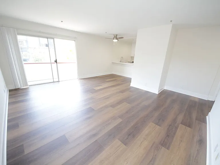 10615 Rose Ave — Photo 12