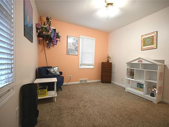 5th image of 619 N Walnut St