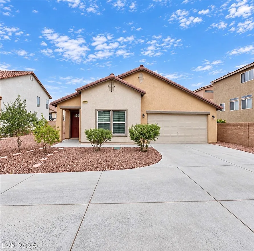 3 bed, 2.0 bath, 1798 sqft, $2,300 — Photo 2
