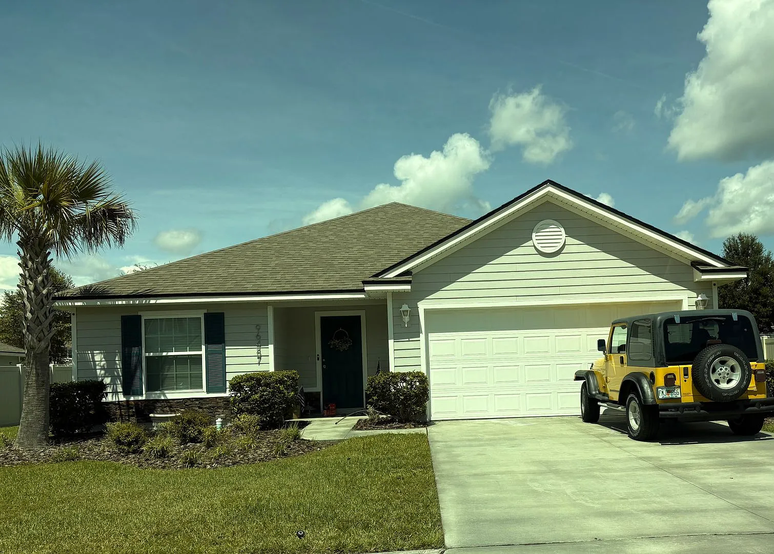 Spacious 4BR Home with Fenced Yard — Photo 1