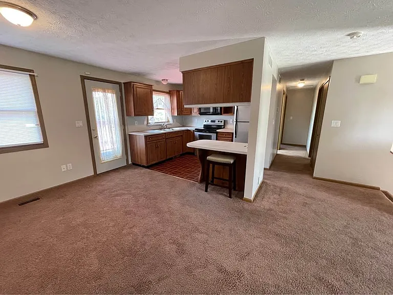 2647 & 2651 Vanderhoof Rd #2647 — Photo 9