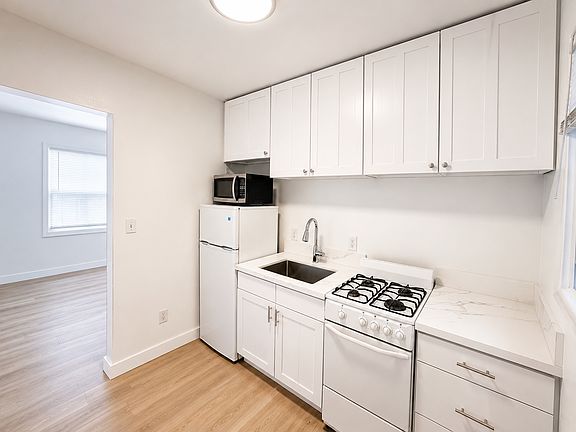 2nd image of 1827 Berkeley Way #C