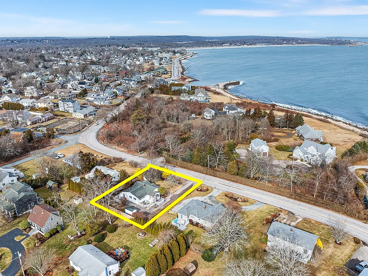 Only 1 mile to Narragansett town Beach!! - 251 Ocean Rd