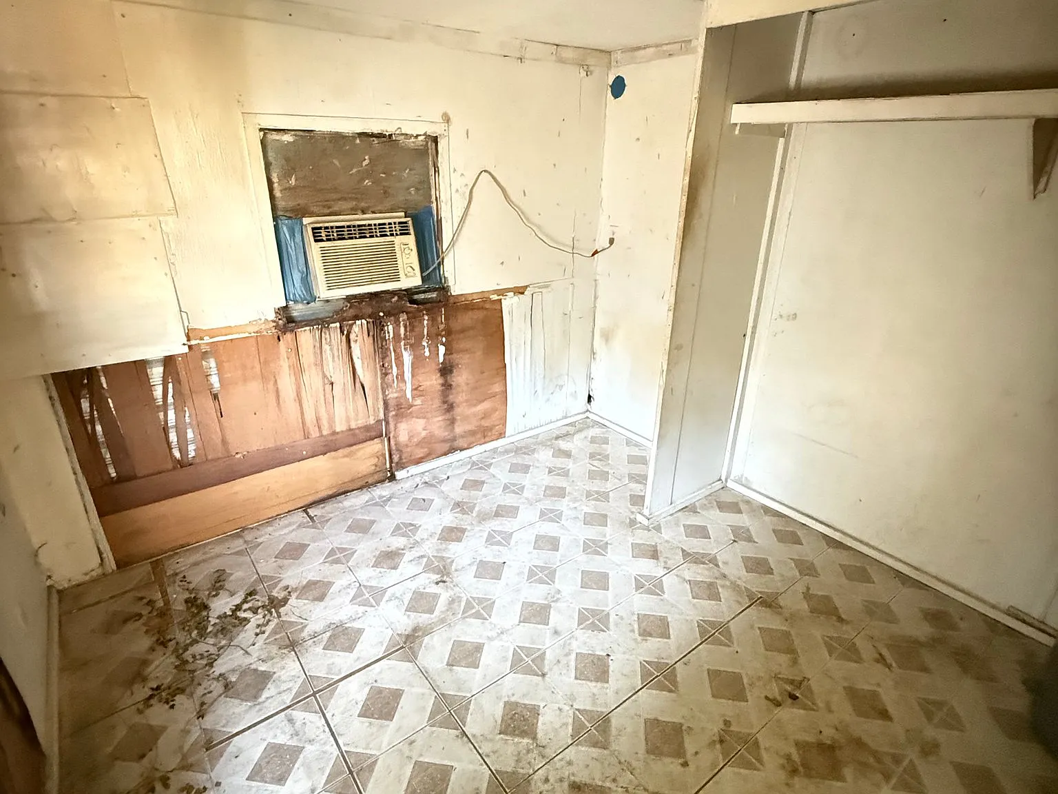 Two-Bedroom Handyman Special - Daytona Beach, Florida — Photo 4