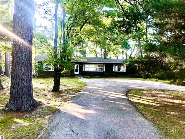 6607 S Sunset Dr, Glen Arbor, MI 49636