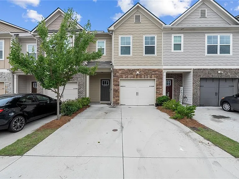 6456 Scudders Dr — Photo 2