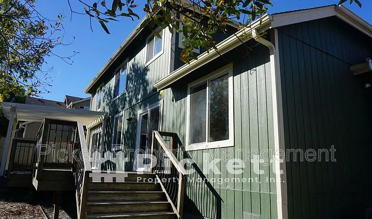 2037 NE Gustaf St — Photo 29