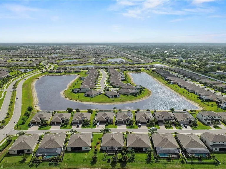 3424 Murcia Ct — Photo 32