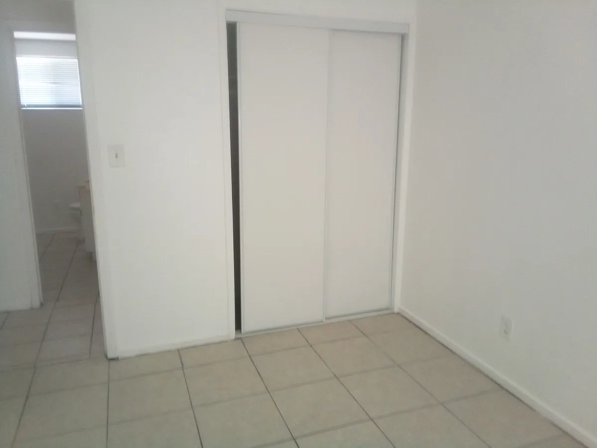 Building Photo - 220 Hutchison St #B