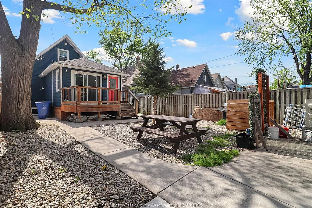 2 bed, $1,100 — Photo 4