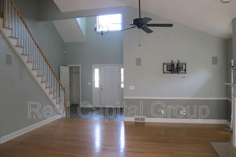 3 bed, 2.5 bath, 2096 sqft, $3,495 — Photo 4