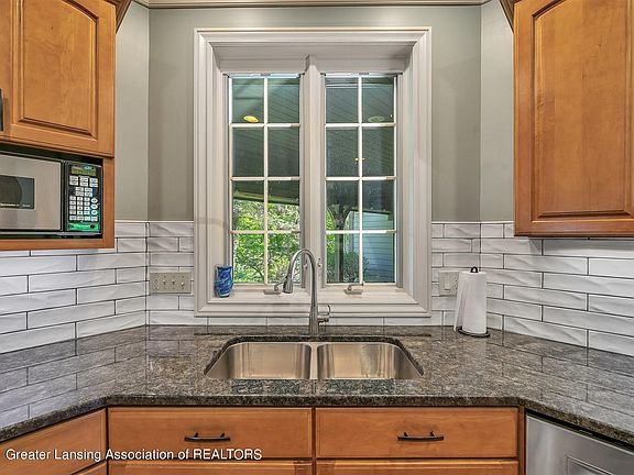 5th image of 1932 Belwood Dr