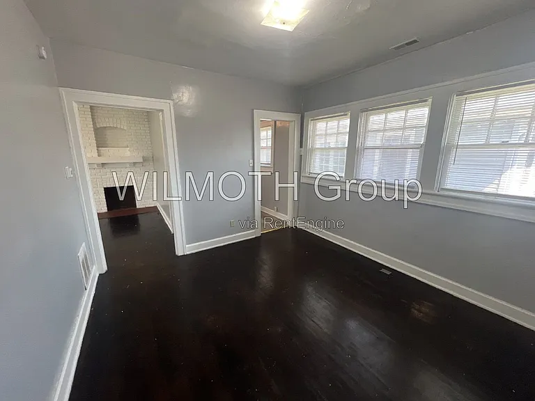 634 E 37th St #4 — Photo 9
