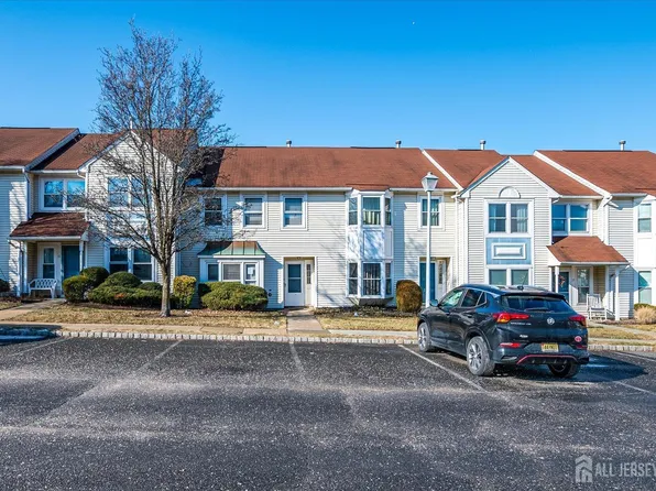13 Concord Sq, Sayreville, NJ 08872