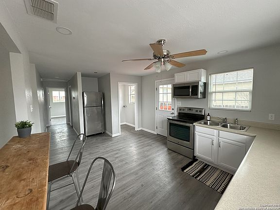4th image of 315 Lagunillas Ave