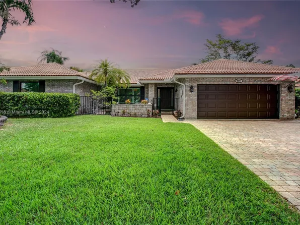 8577 NW 51st Pl, Coral Springs, FL 33067