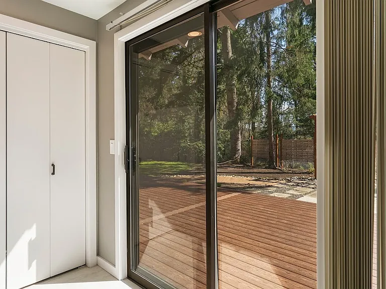 2213 Sahalee Dr W — Photo 17
