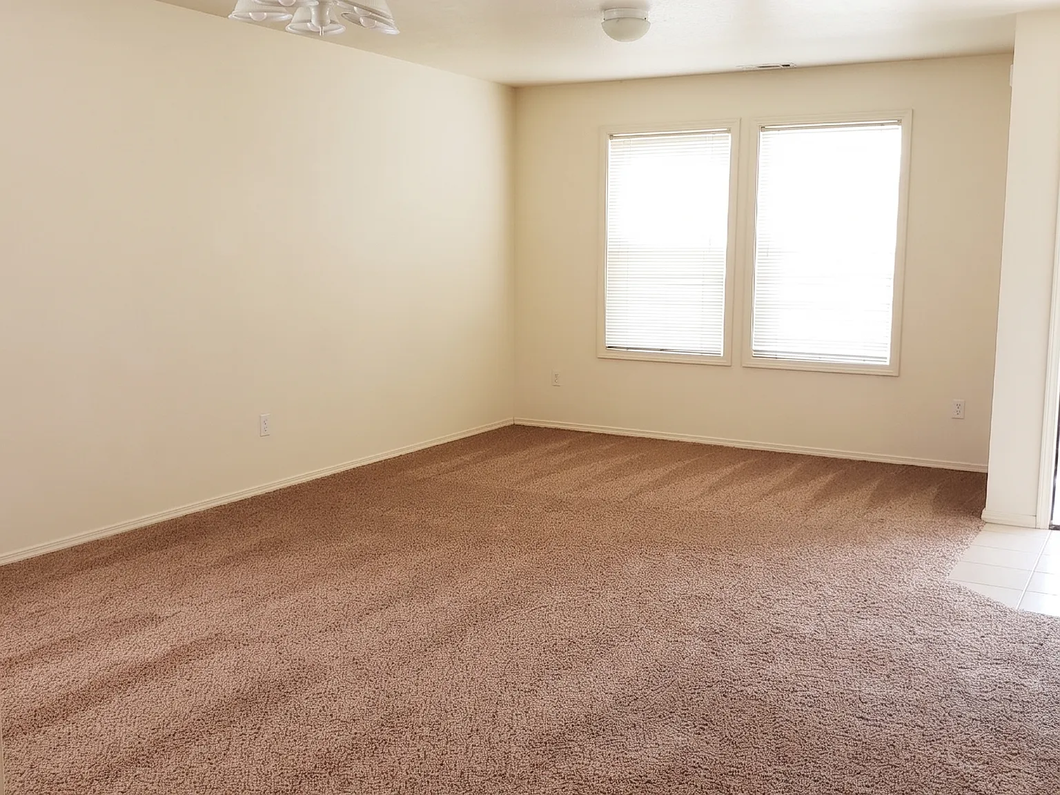 4 bed, 2.5 bath, 2535 sqft, $2,395 — Photo 4