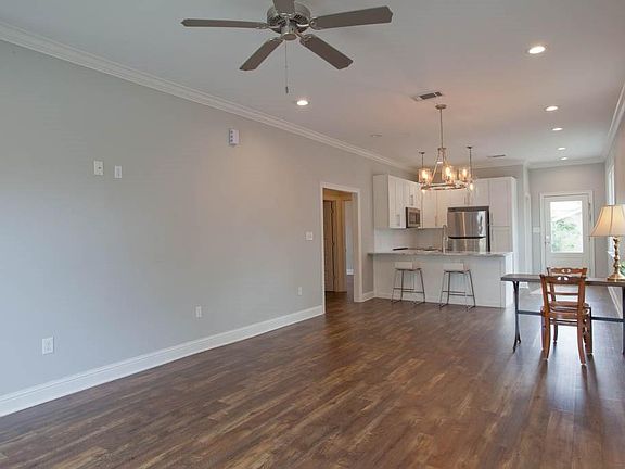 4th image of 4914 Baccich St