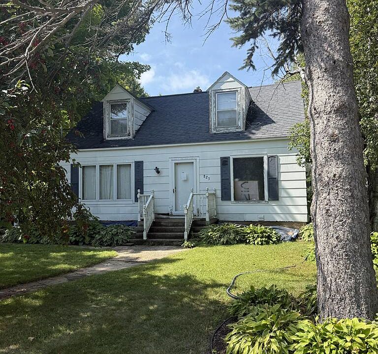 1st image of 823 S 15th Ave