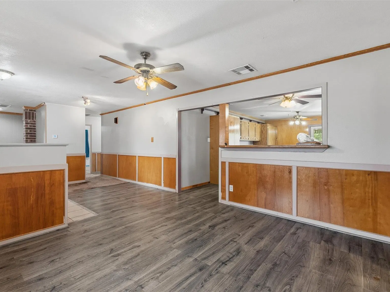 4 bed, 3.0 bath, 2420 sqft, $2,300 — Photo 3