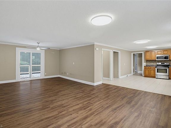 5th image of 488 Lansdowne Pl