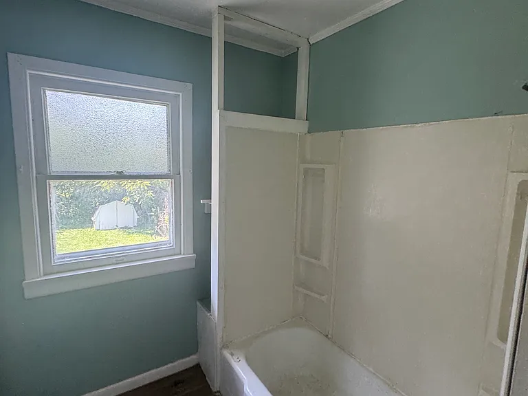 2727 Robinwood Ave — Photo 8