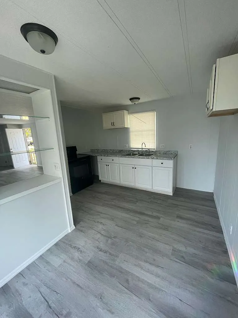 2 bed, 950 sqft, $987 — Photo 2