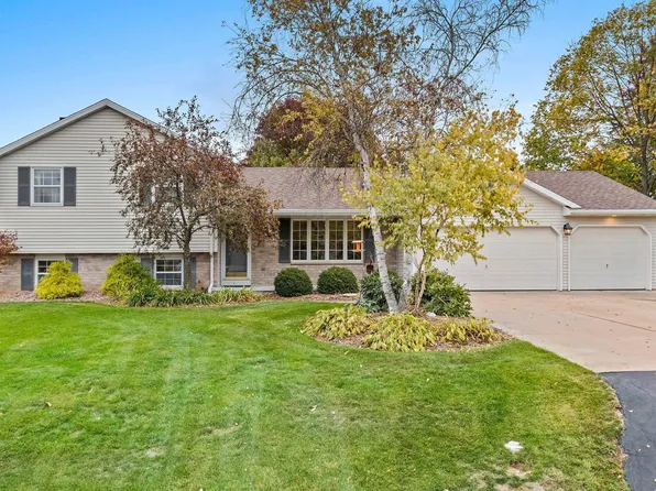 N1358 Fairwinds Dr, Greenville, WI 54942