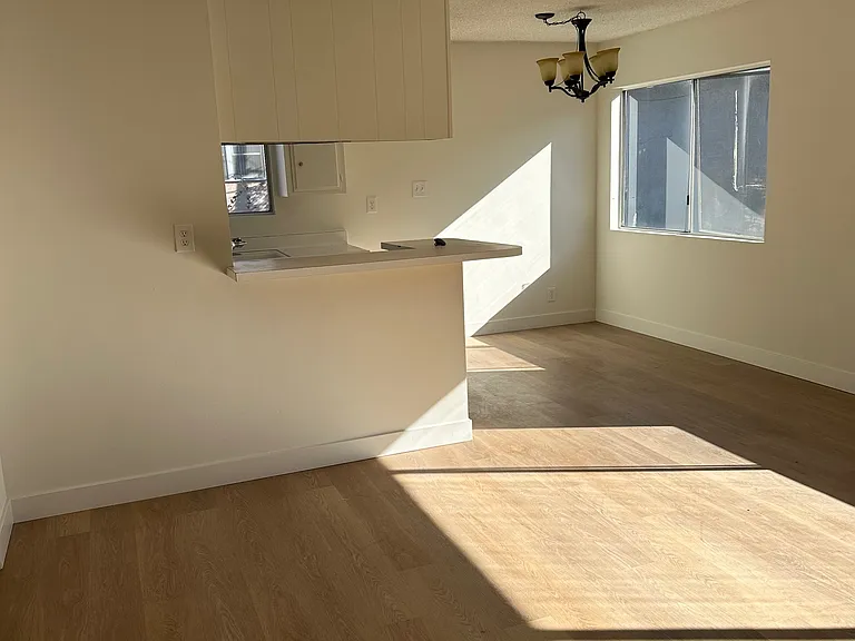 382 Molino Ave #4 — Photo 5