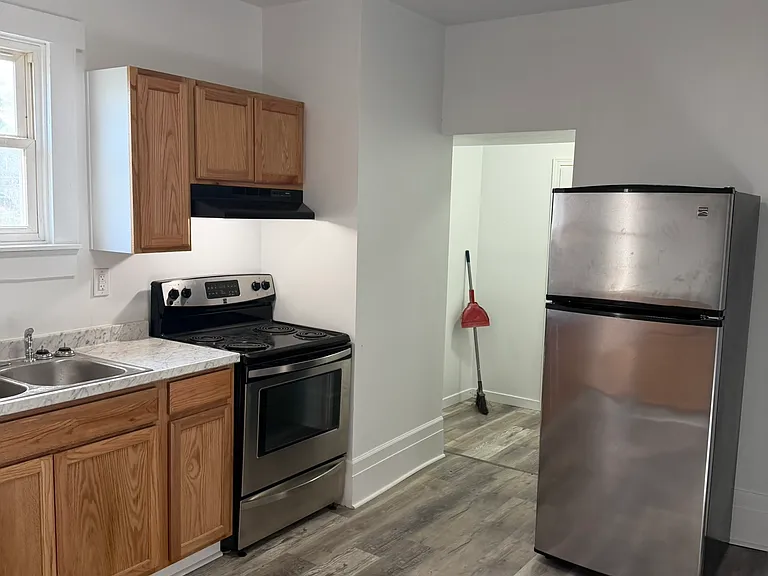 1144 Adams St — Photo 7