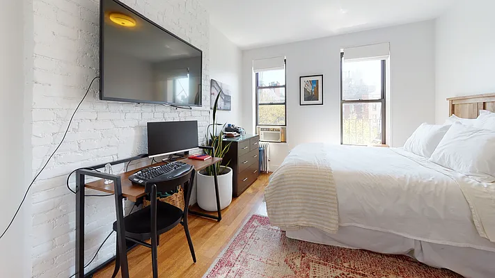 Rented by Bond New York | media 17