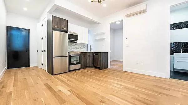Building Photo - 354 S 1st St #2