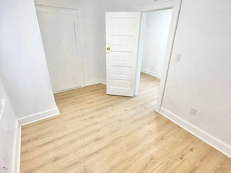 829 43rd St — Photo 5