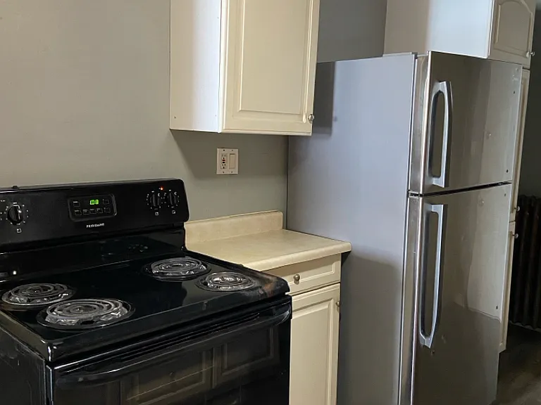 334 Albert St E — Photo 8