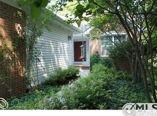 6572 Summit Ridge Ct, Clarkston, MI 48346