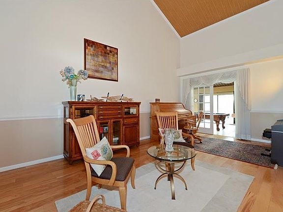3rd image of 605 Crystal Grove Blvd