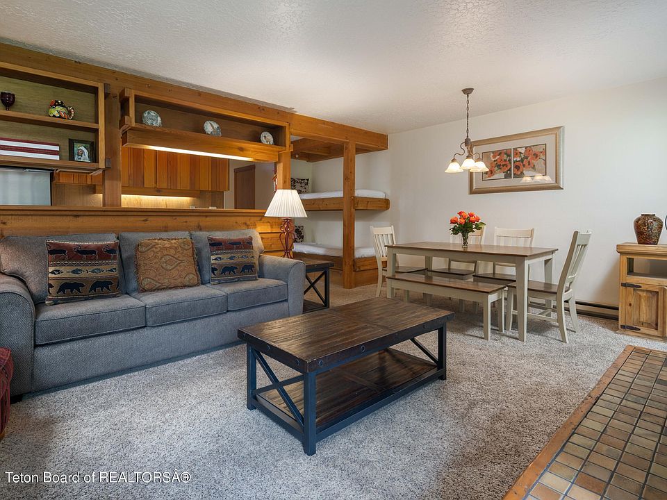1st image of 4011 W Lake Creek Dr