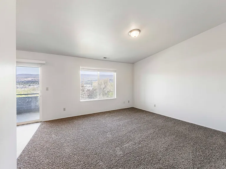 Aspen Heights Apartments — Photo 10