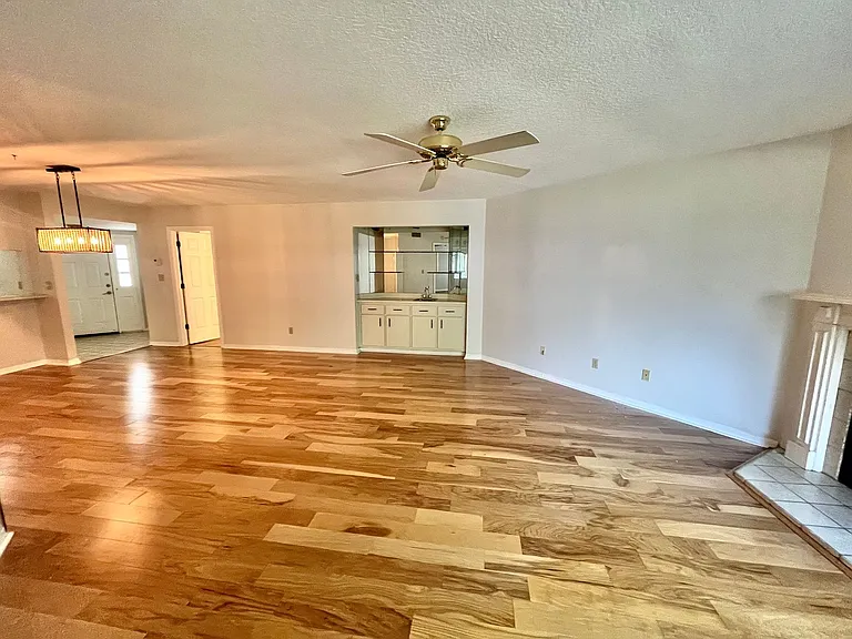 3970 Lancashire Ln — Photo 11