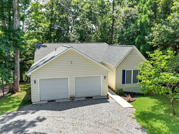 112 Hilltop Dr, Huddleston, VA 24104